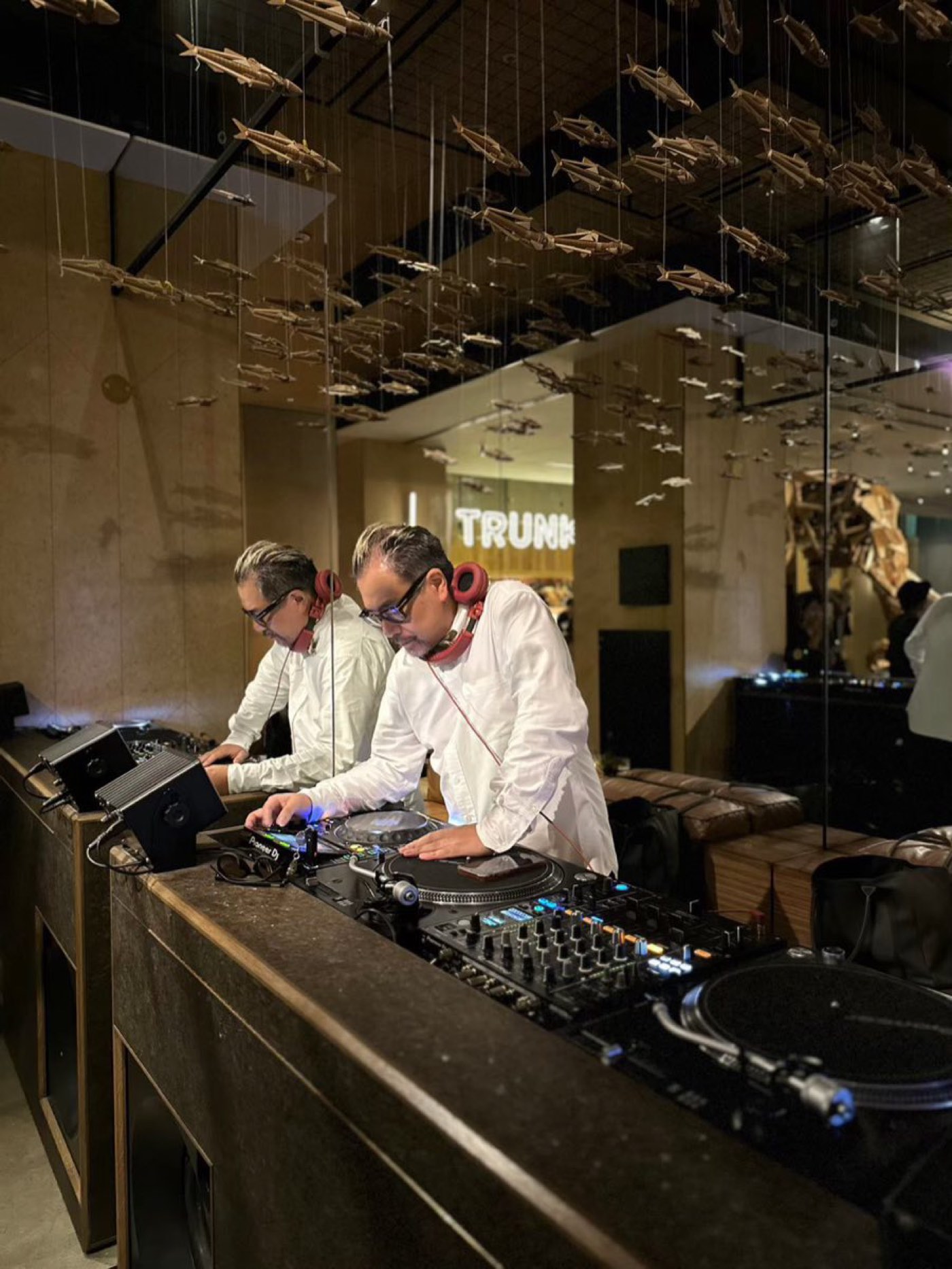 TRUNK HOTEL ラウンジDJ・ターンテーブル持ち込み